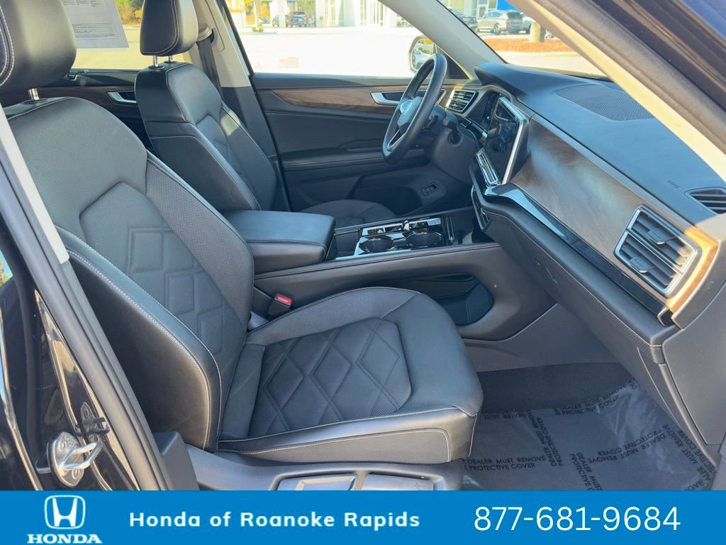 Used 2024 Volkswagen Atlas SE image 25