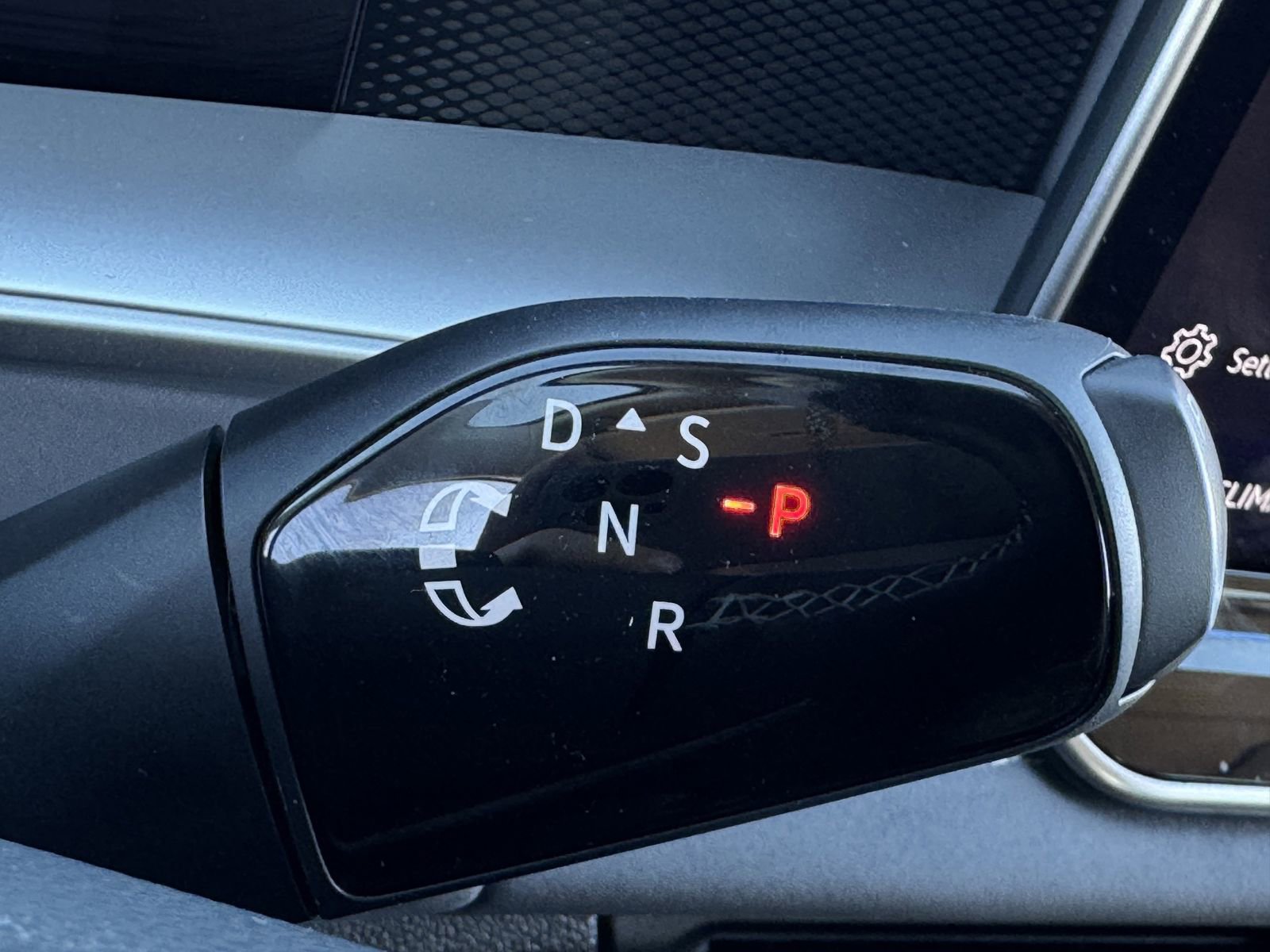 Used 2025 Volkswagen Tiguan SE image 17