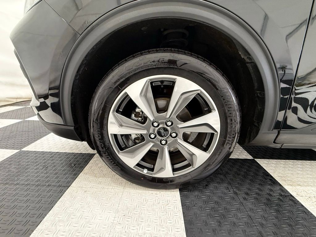 Used 2024 Ford Escape Platinum image 10