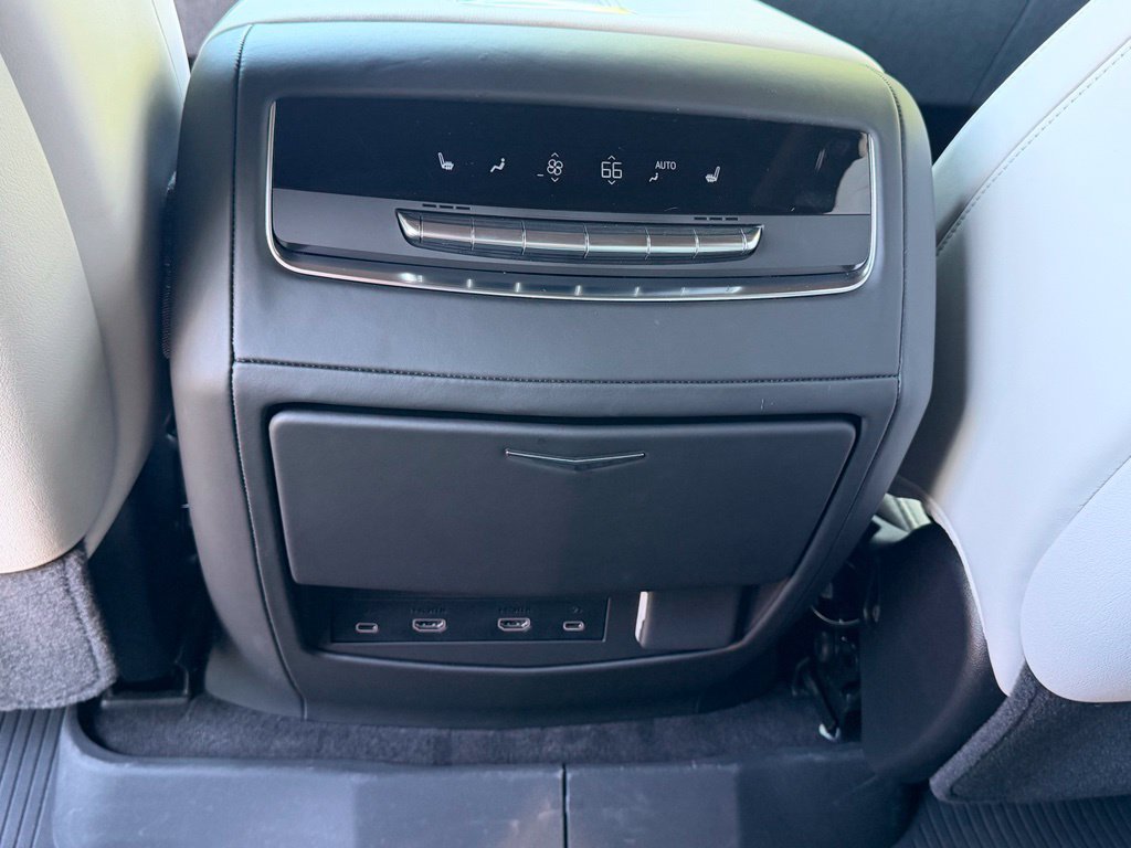 New 2026 Cadillac Escalade Platinum Sport w/ LPO, ONYX Package AWD/4WD image 25