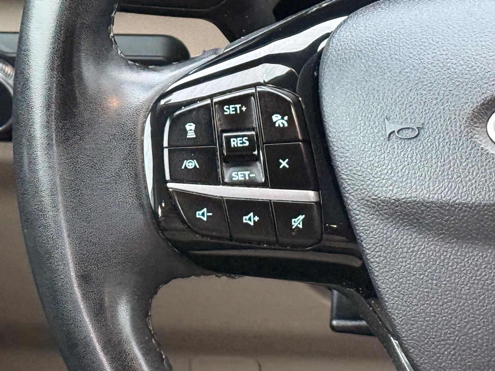Used 2022 Ford Escape Titanium FWD image 28
