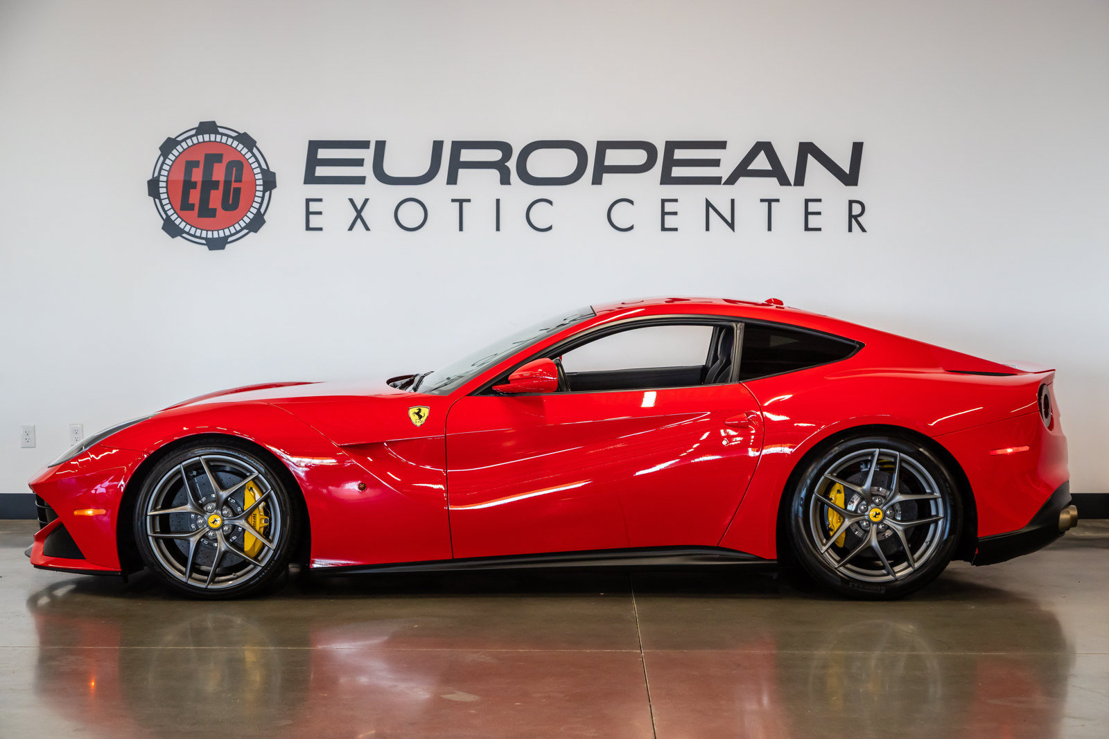 Used 2016 Ferrari F12 Berlinetta RWD image 6