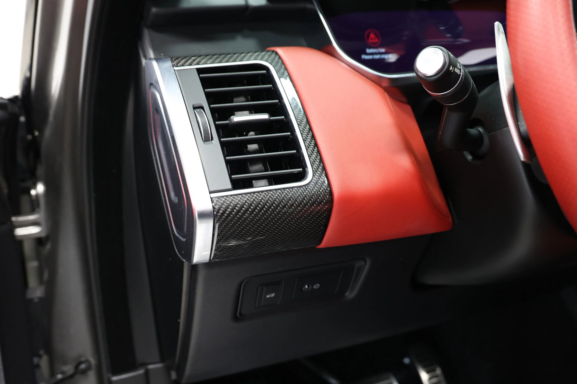 Used 2020 Land Rover Range Rover Sport SVR image 21