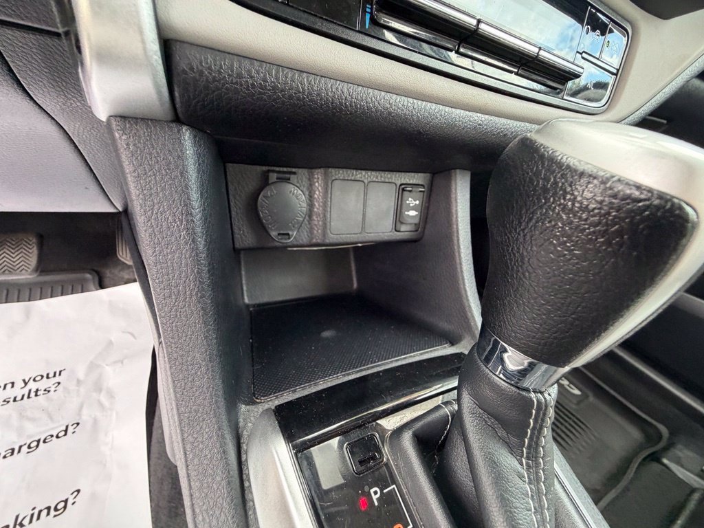 Used 2018 Toyota Corolla LE FWD image 22