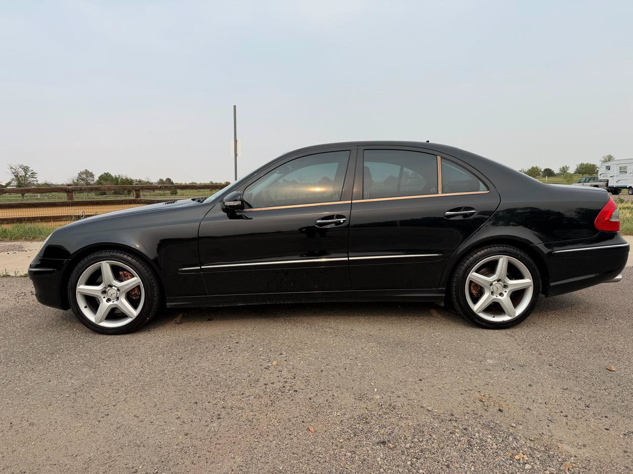 Used 2009 Mercedes-Benz E 350 4MATIC Sedan image 2