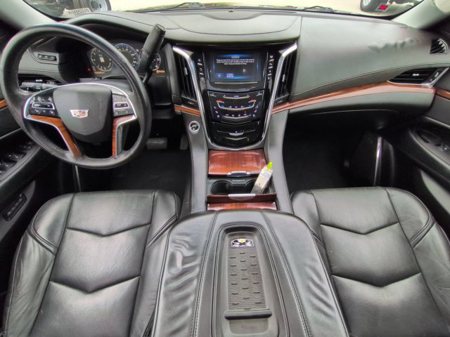 Used 2015 Cadillac Escalade Luxury AWD/4WD image 14