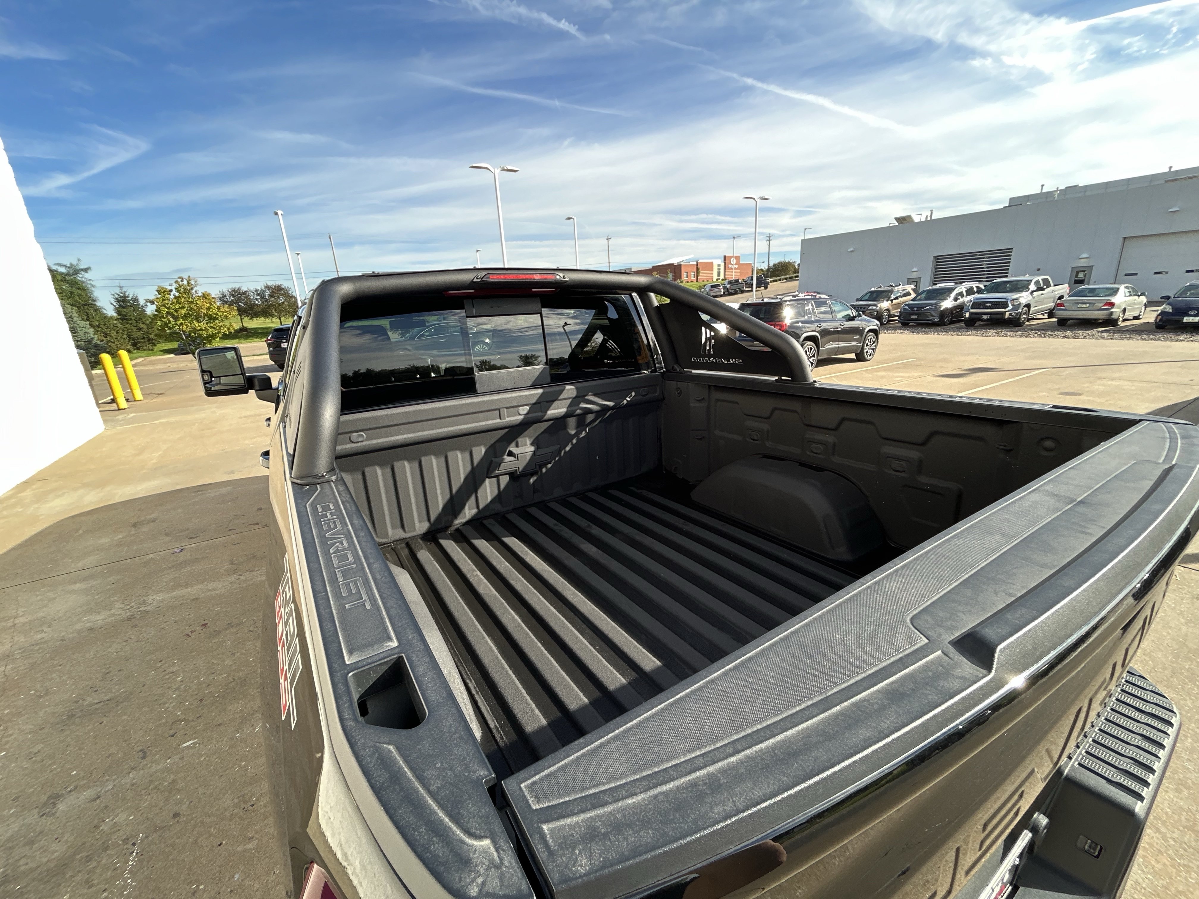 Used 2020 Chevrolet Silverado 1500 LT Trail Boss w/ Midnight Edition AWD/4WD image 9