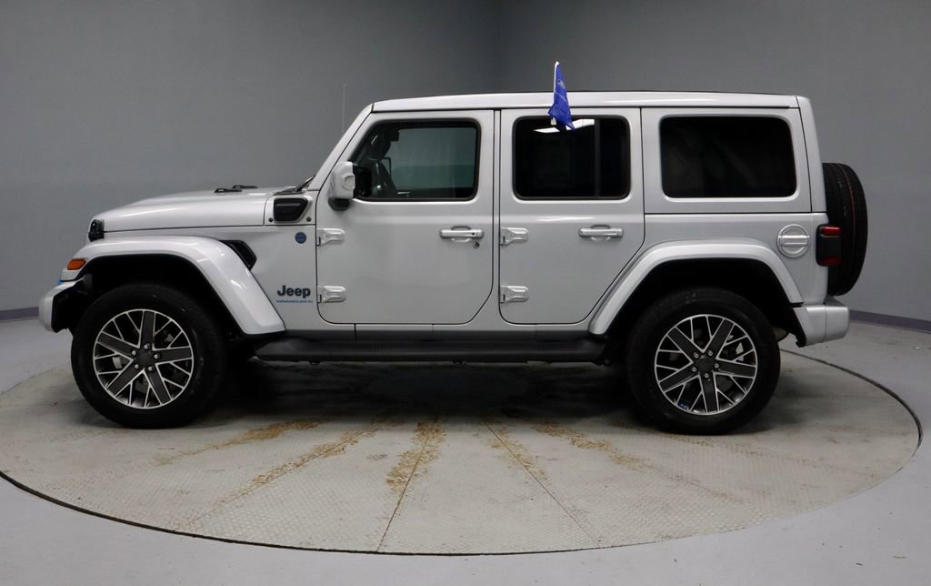 Used 2023 Jeep Wrangler Unlimited Sahara AWD/4WD image 10