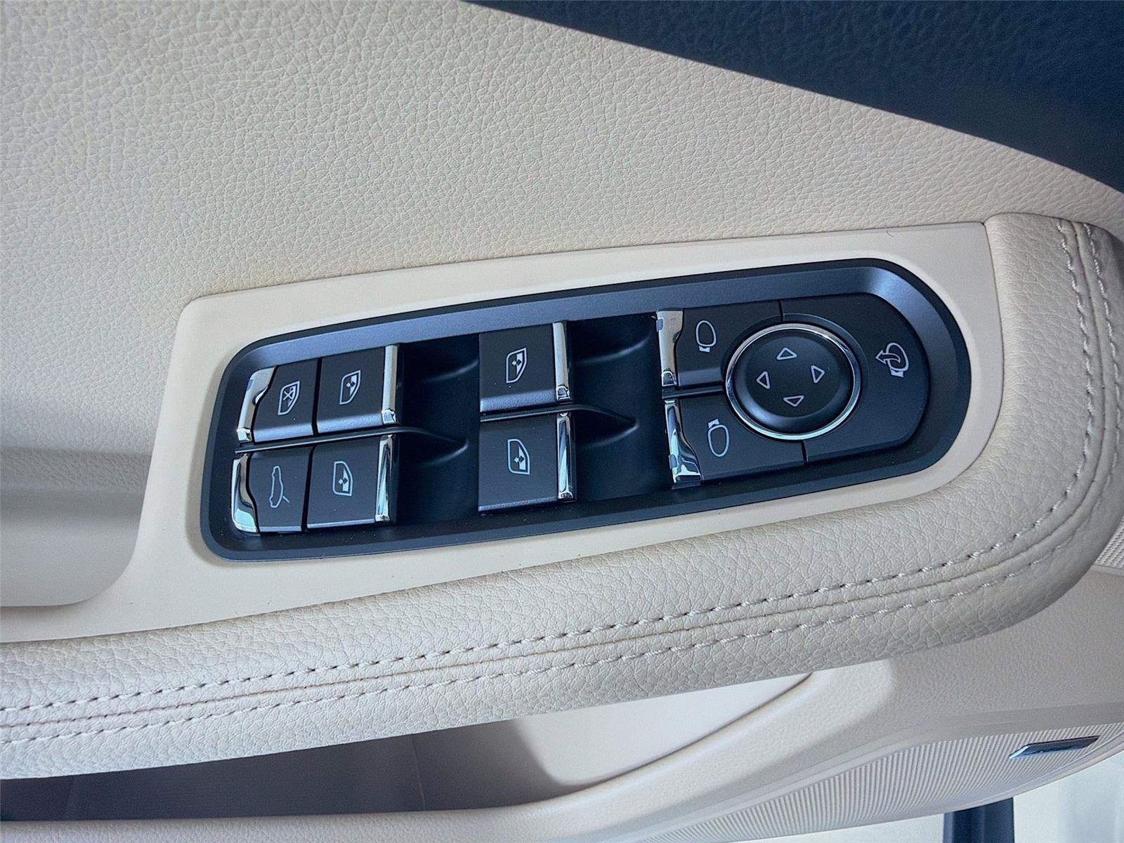New 2026 Porsche Macan S AWD/4WD image 8