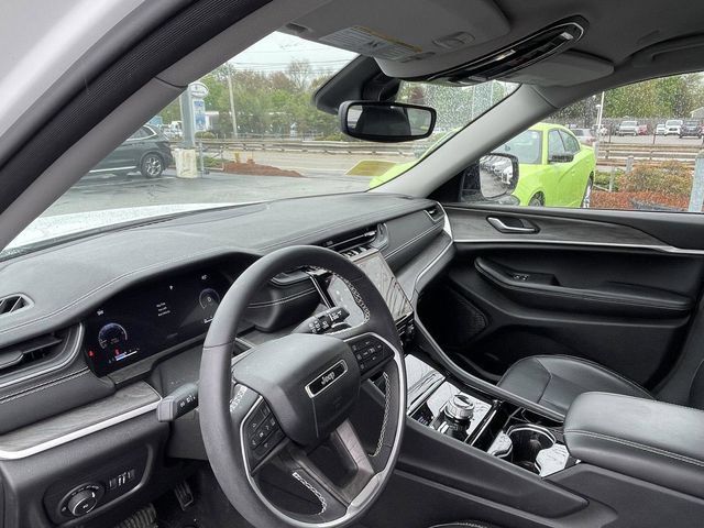 Used 2023 Jeep Grand Cherokee Limited AWD/4WD image 9