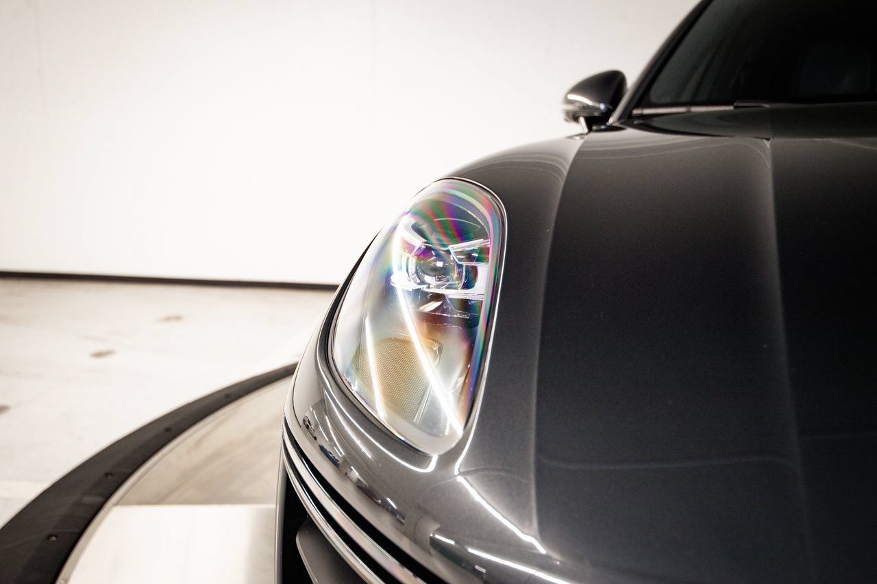 Certified 2021 Porsche Macan Turbo AWD/4WD image 13