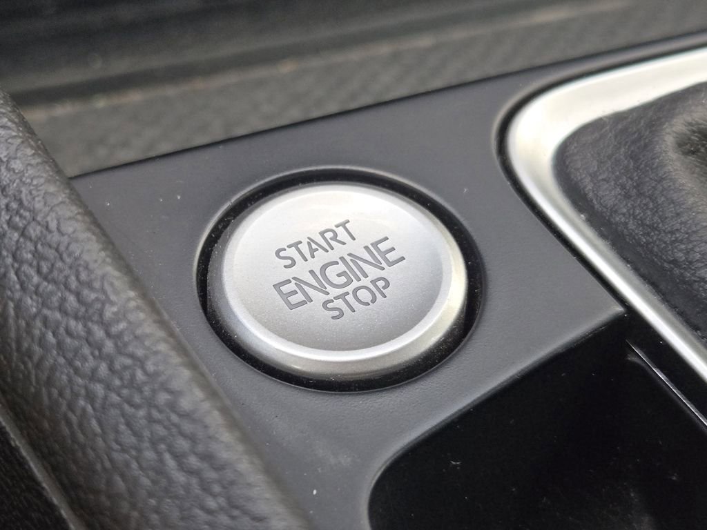 Used 2025 Volkswagen Jetta SE w/ Black Wheel Package image 22