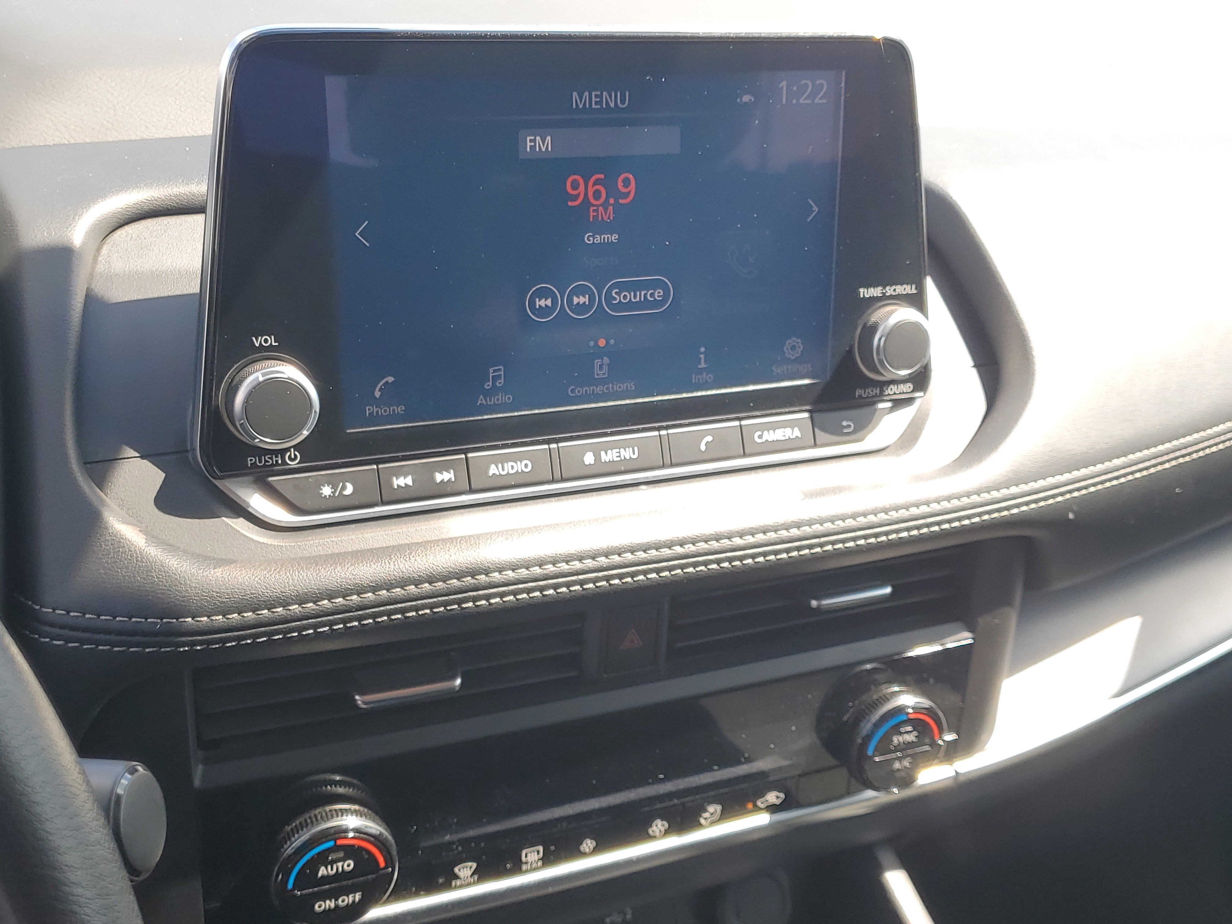 Used 2024 Nissan Rogue SV image 24