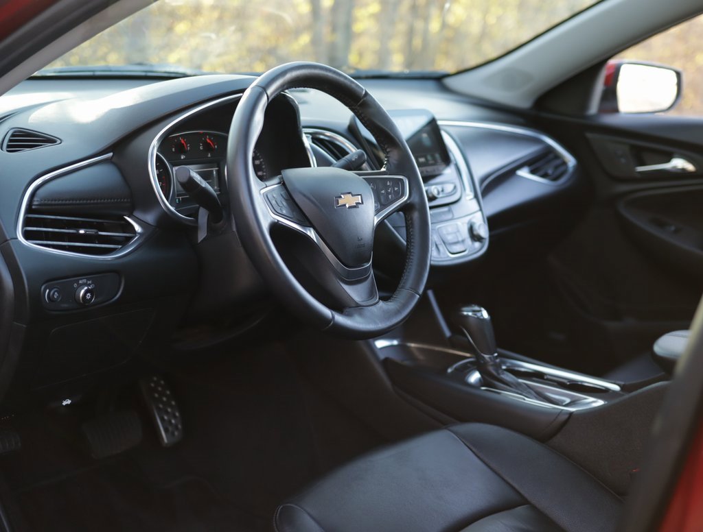 Used 2017 Chevrolet Malibu LT w/ Leather Package image 9