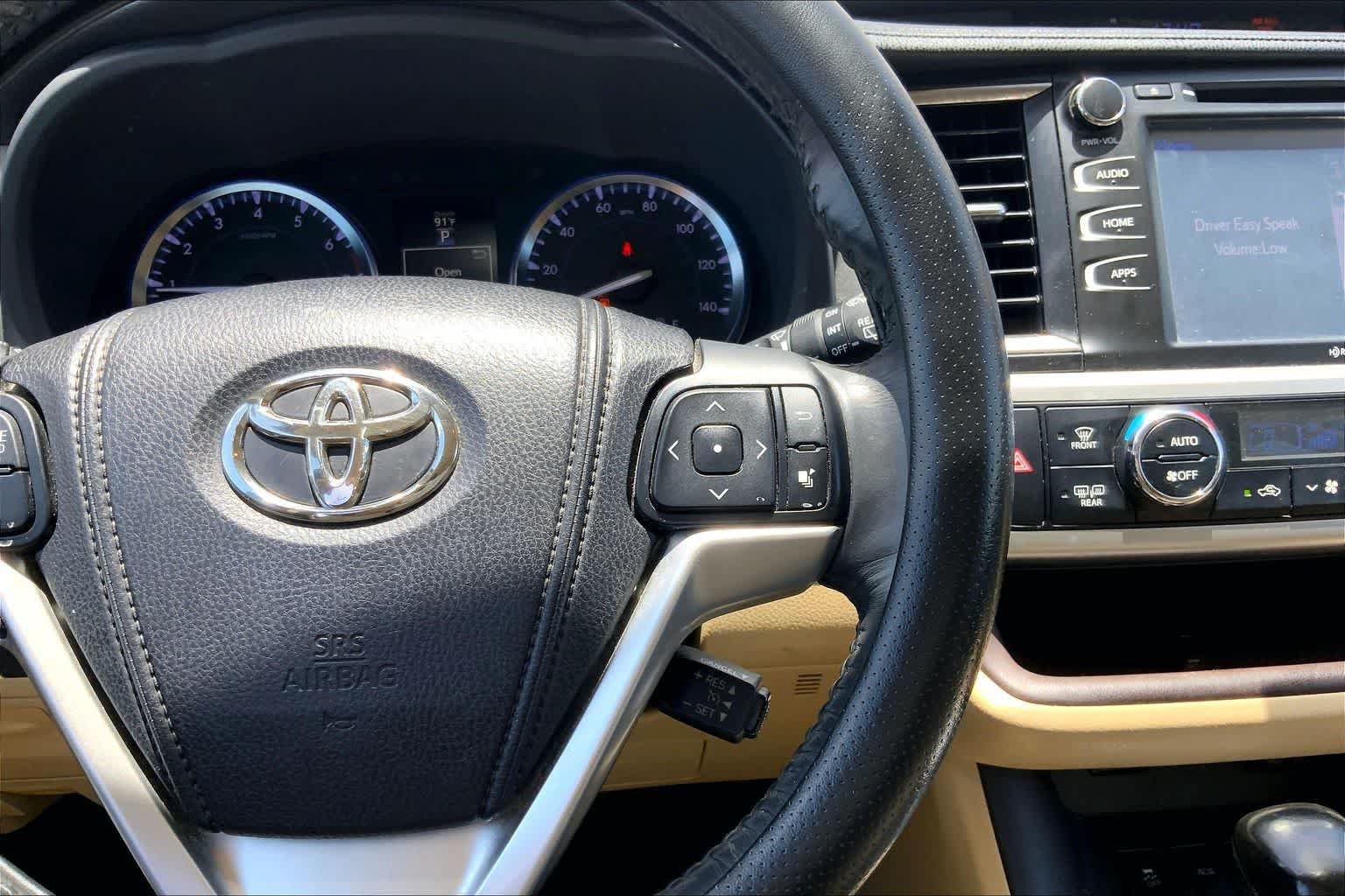 Used 2014 Toyota Highlander XLE w/ Preferred Accessory Package AWD/4WD image 25