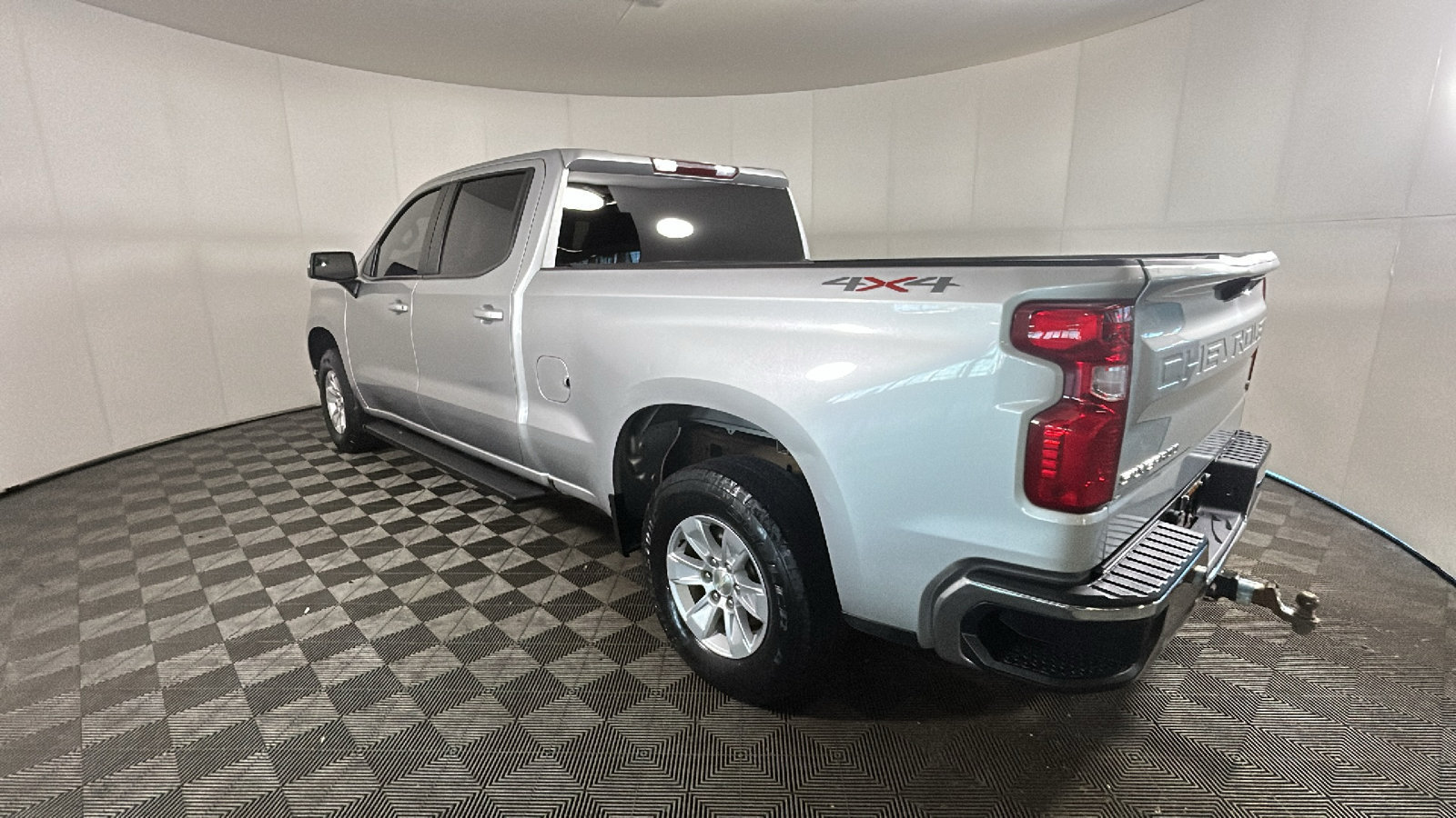 Used 2022 Chevrolet Silverado 1500 LT w/ Work Truck Package AWD/4WD image 5