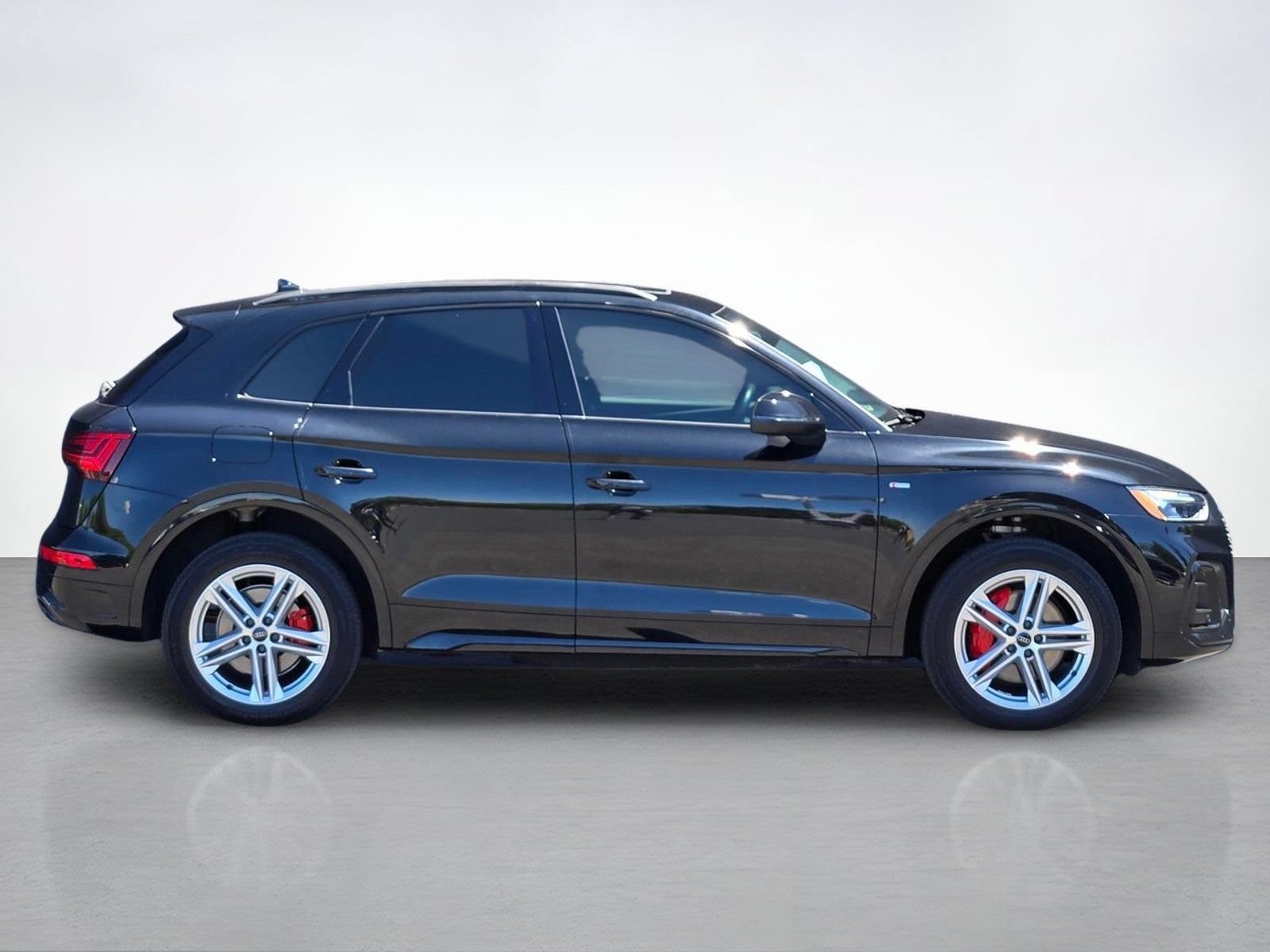 Used 2023 Audi Q5 e Premium w/ Convenience Package AWD/4WD image 8