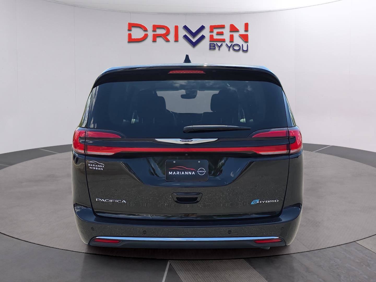 Used 2024 Chrysler Pacifica Select image 4