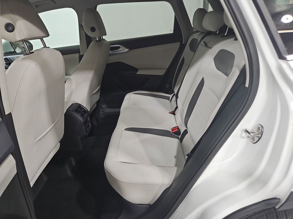 New 2026 Volkswagen Taos SE FWD image 23