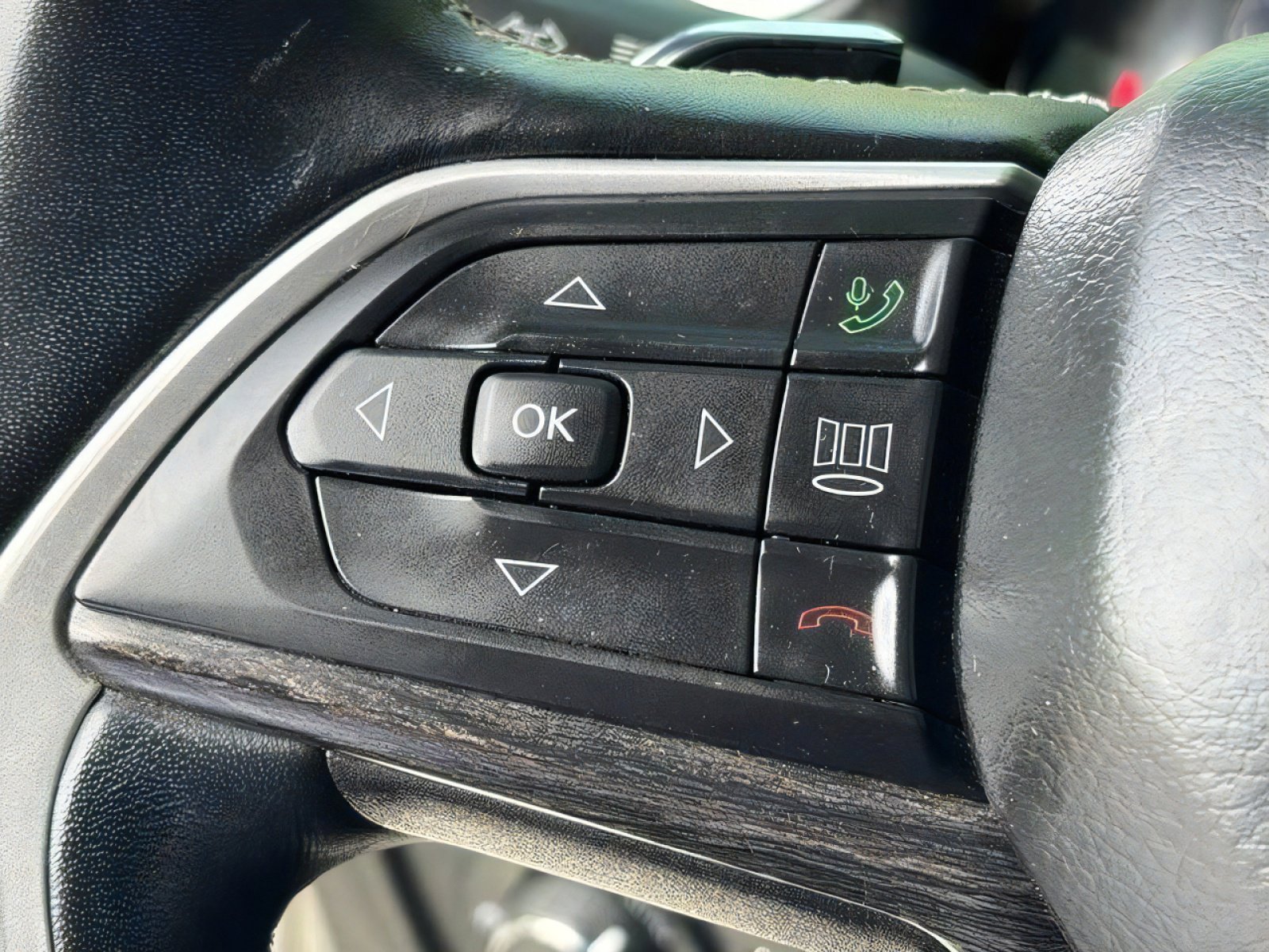 Used 2021 Jeep Grand Cherokee L Limited AWD/4WD image 20