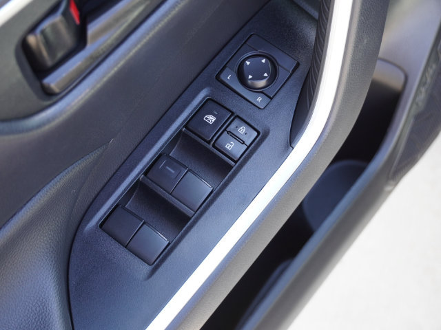 Used 2025 Toyota RAV4 LE AWD/4WD image 18