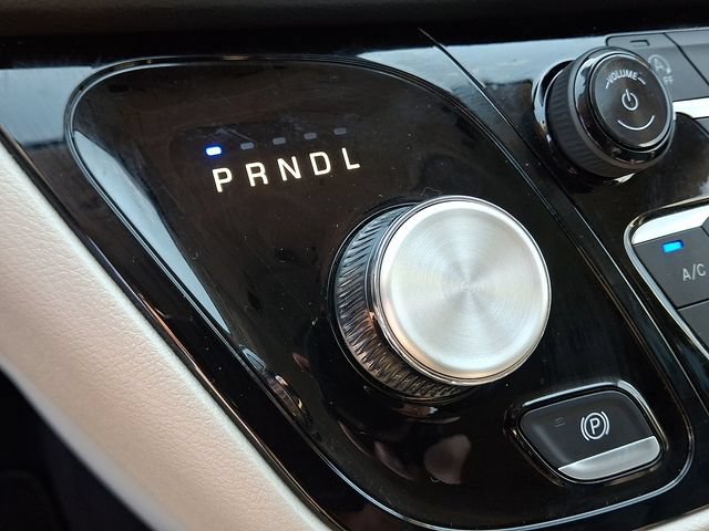 Used 2024 Chrysler Pacifica Touring-L FWD image 16
