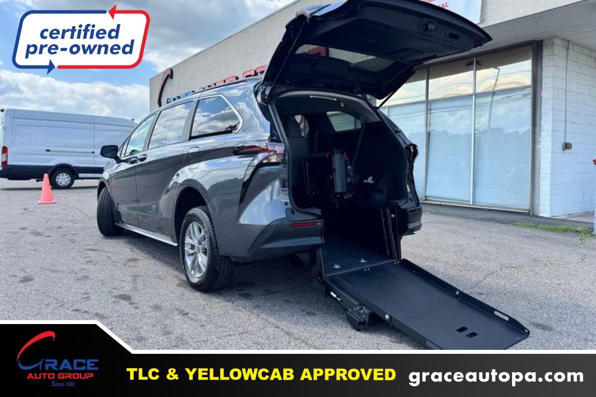 Used 2025 Toyota Sienna LE