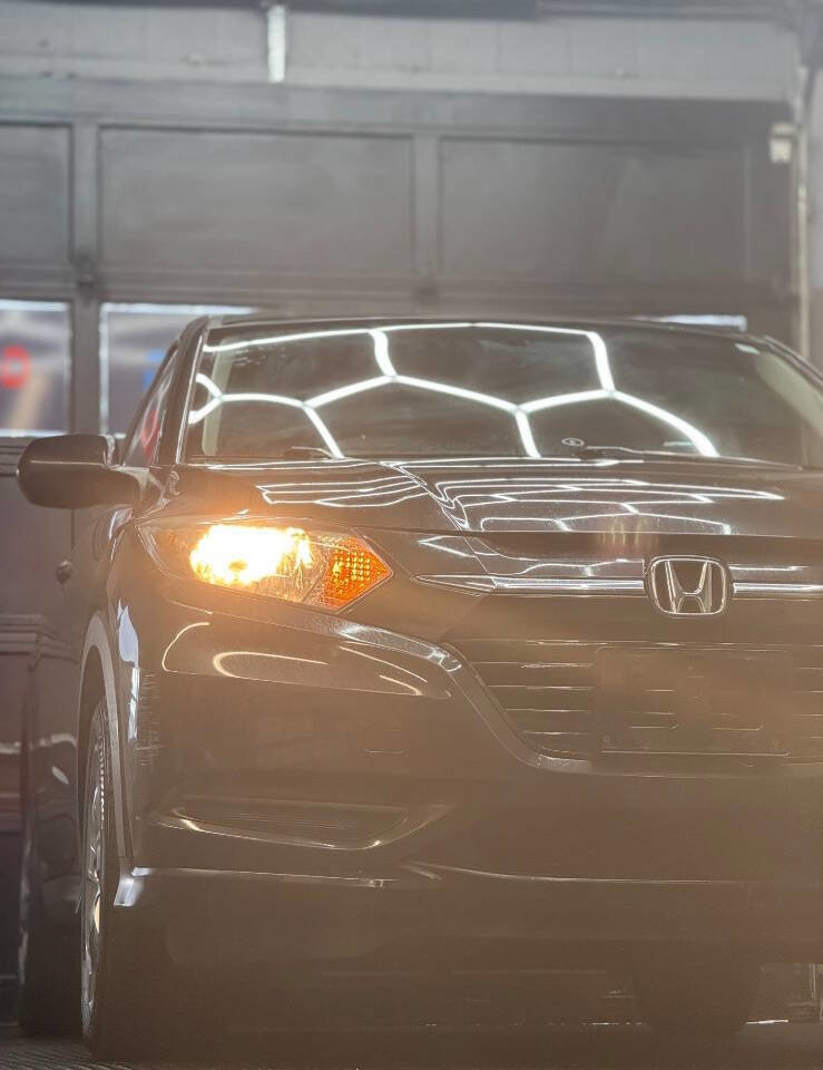 Used 2018 Honda HR-V LX image 3
