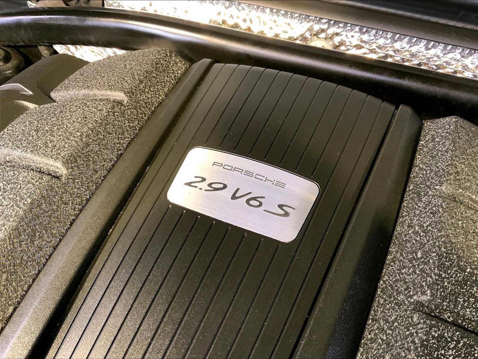 Certified 2023 Porsche Macan S AWD/4WD image 33