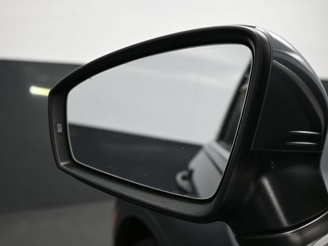 Used 2022 Volkswagen Tiguan SE FWD image 5