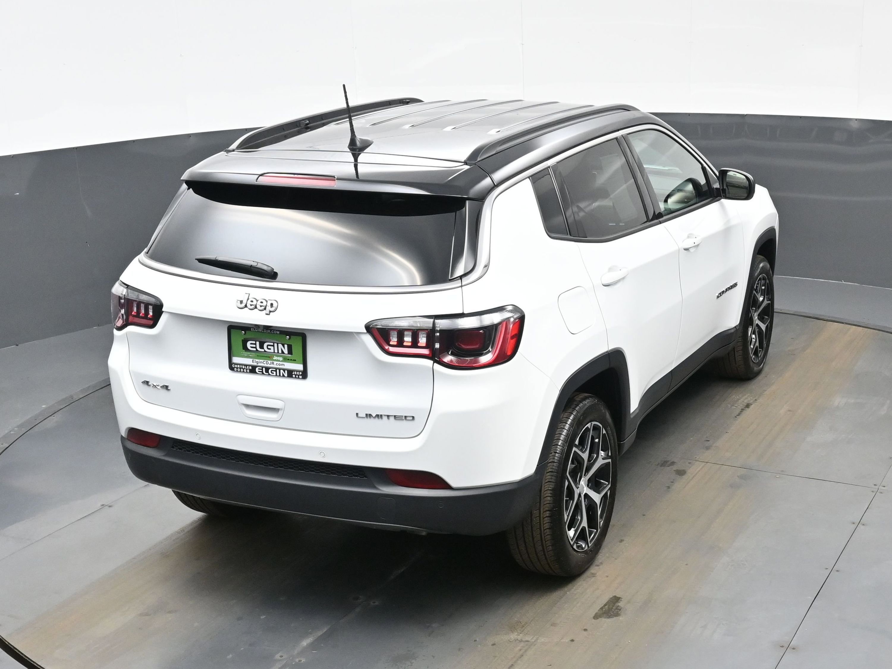 Used 2024 Jeep Compass Limited image 38