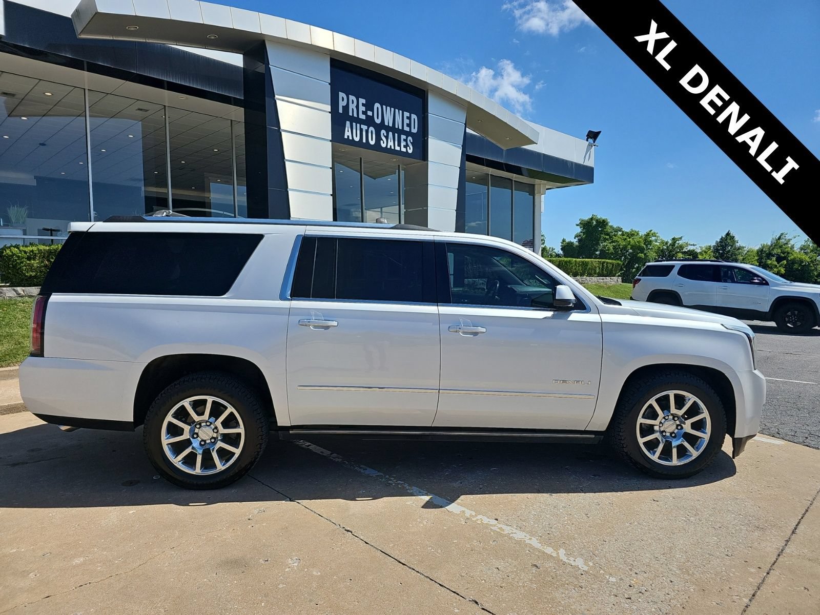 Used 2018 GMC Yukon XL Denali w/ Open Road Package AWD/4WD image 2