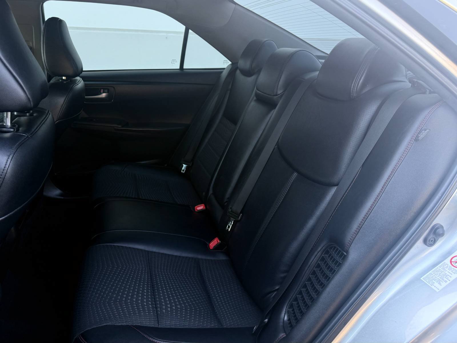 Used 2015 Toyota Camry SE FWD image 31