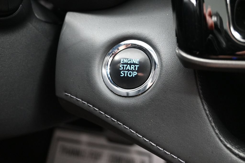 Used 2022 Toyota Highlander XLE AWD/4WD image 23