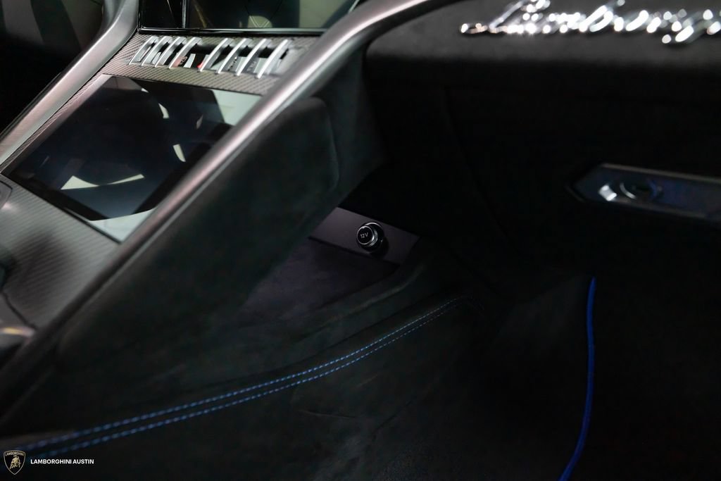 Used 2024 Lamborghini Urus Performante AWD/4WD image 44