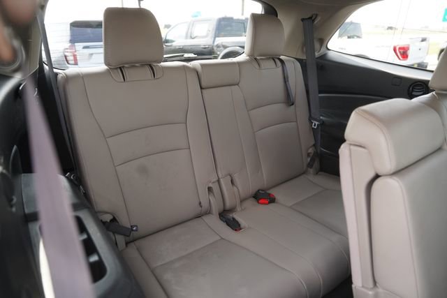 Used 2017 Honda Pilot Touring image 16