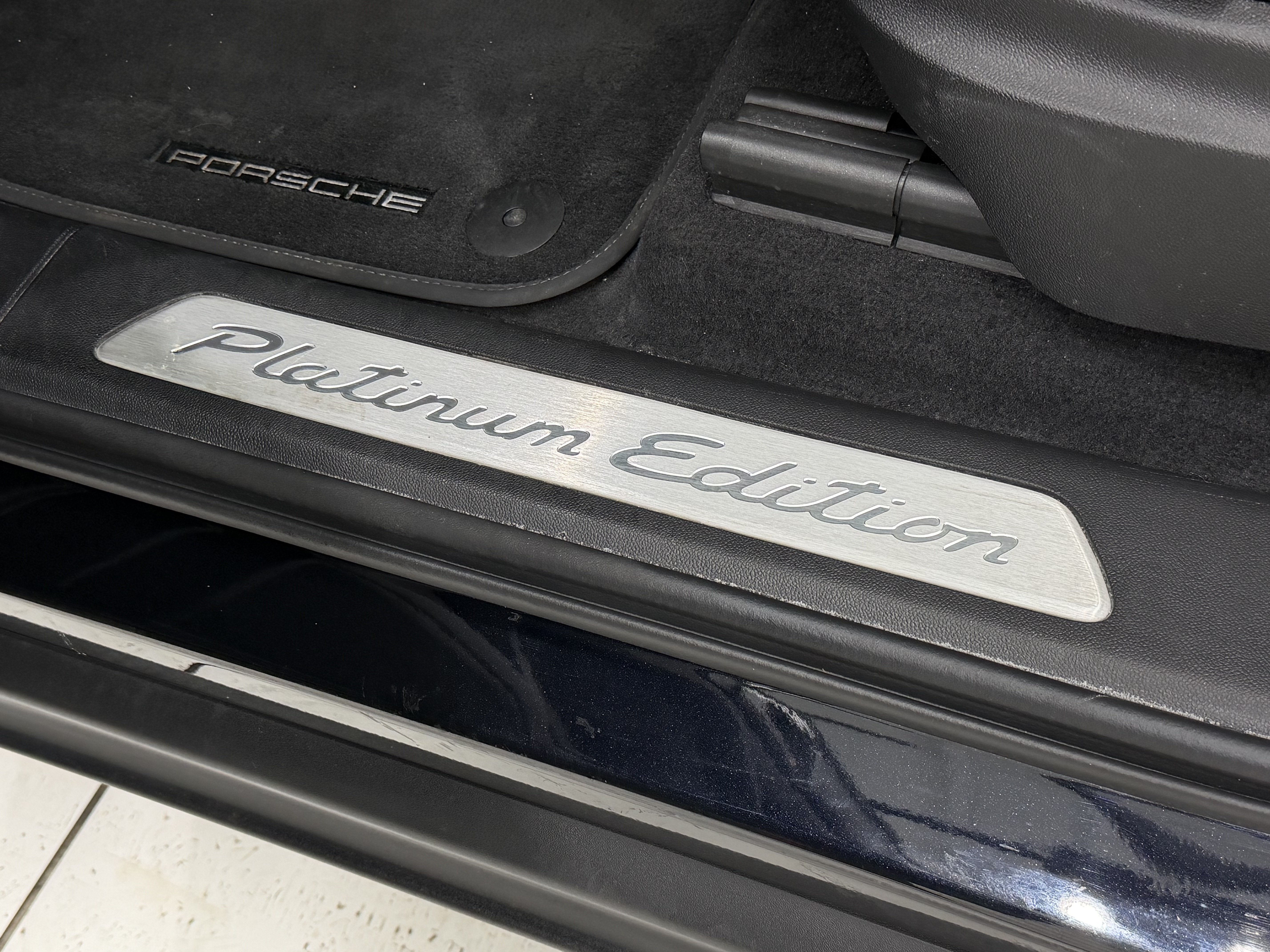 Certified 2022 Porsche Cayenne Platinum Edition AWD/4WD image 30