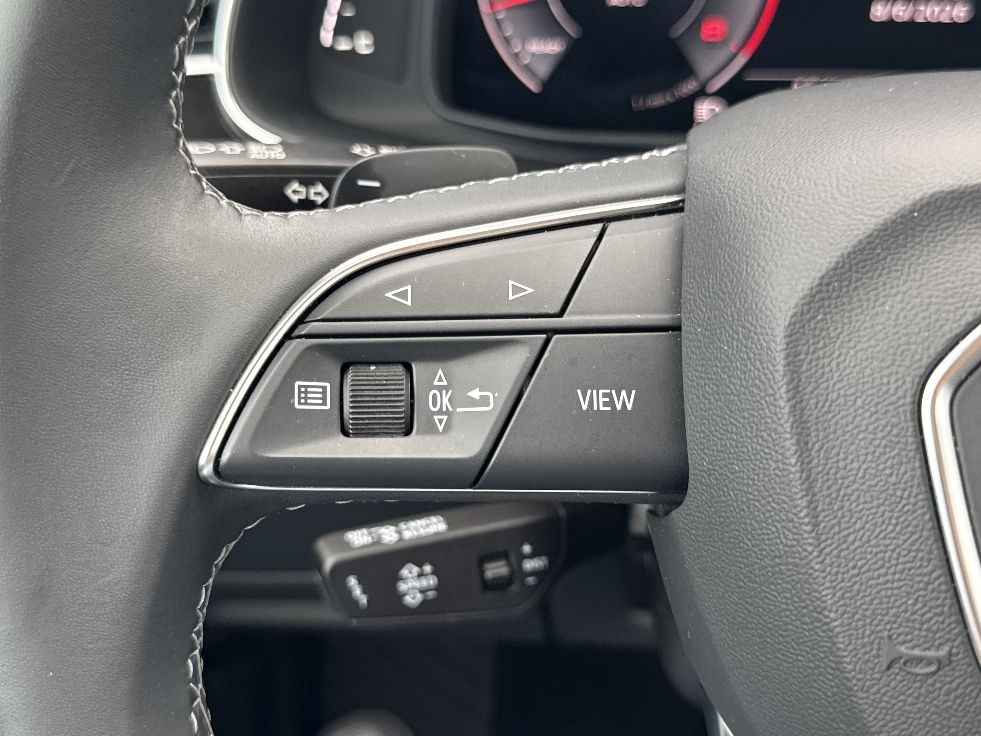 Certified 2025 Audi Q8 Premium Plus AWD/4WD image 32