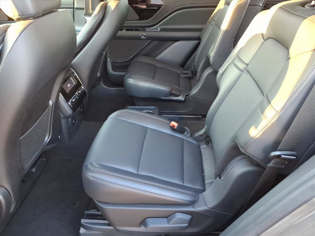 Used 2025 Lincoln Aviator AWD w/ Equipment Group 101A image 6