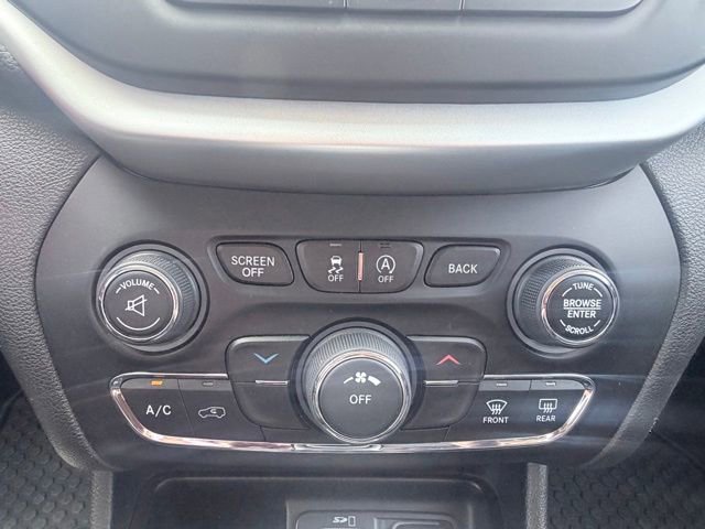 Used 2017 Jeep Cherokee Trailhawk AWD/4WD image 15