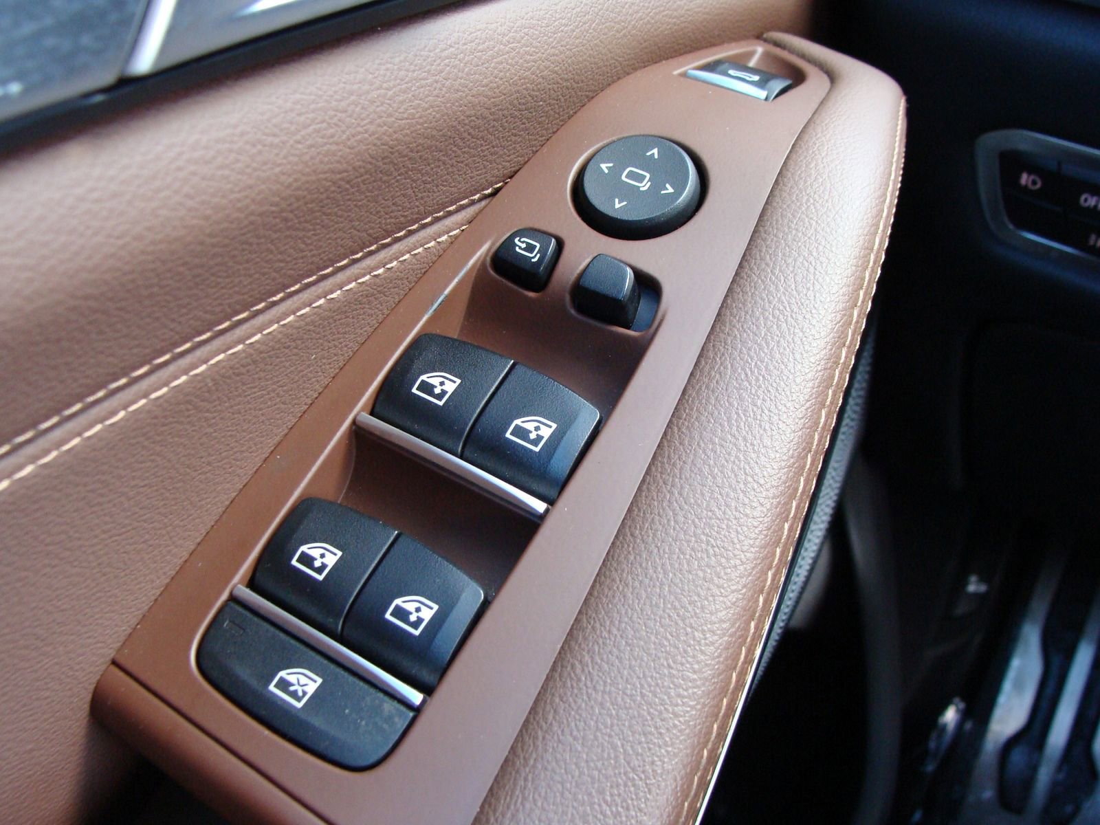 Used 2021 BMW X5 M50i w/ Executive Package image 28