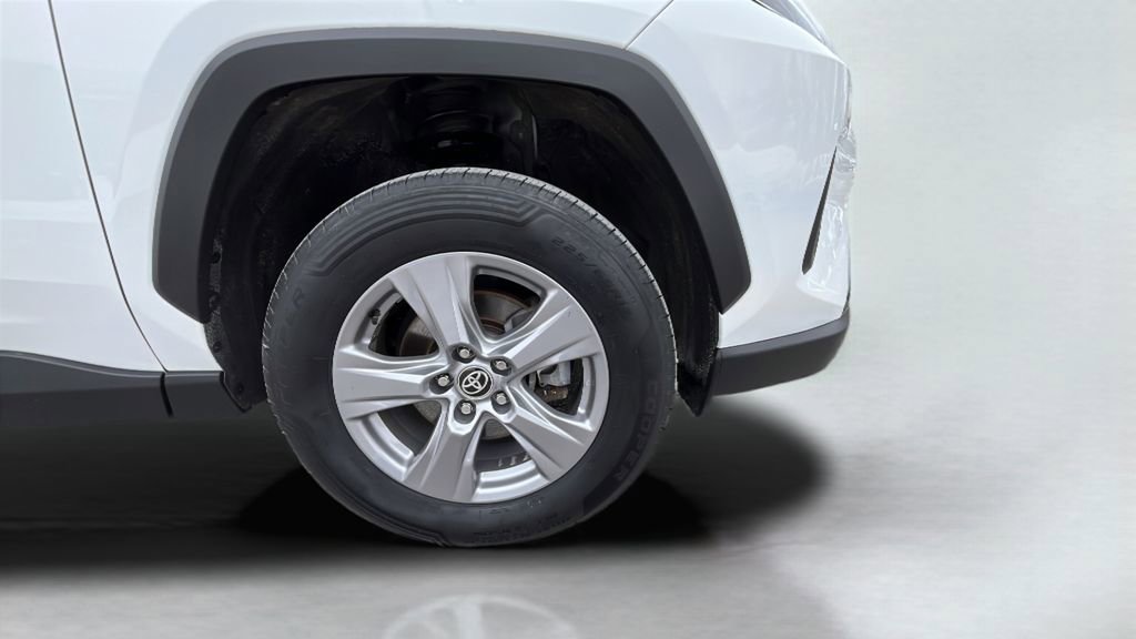 Used 2022 Toyota RAV4 XLE w/ Carpet Mat Package (TMS) image 21