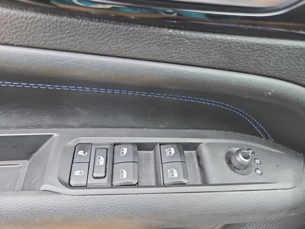 Used 2025 Jeep Compass Latitude w/ Convenience Group AWD/4WD image 19