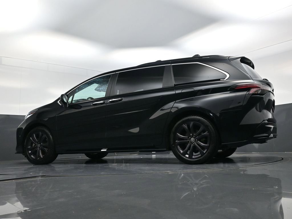 Used 2023 Toyota Sienna XSE image 21