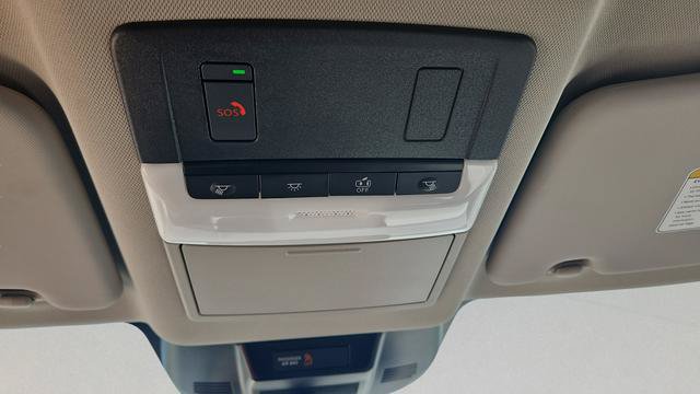 Used 2025 Nissan Rogue SL AWD/4WD image 26