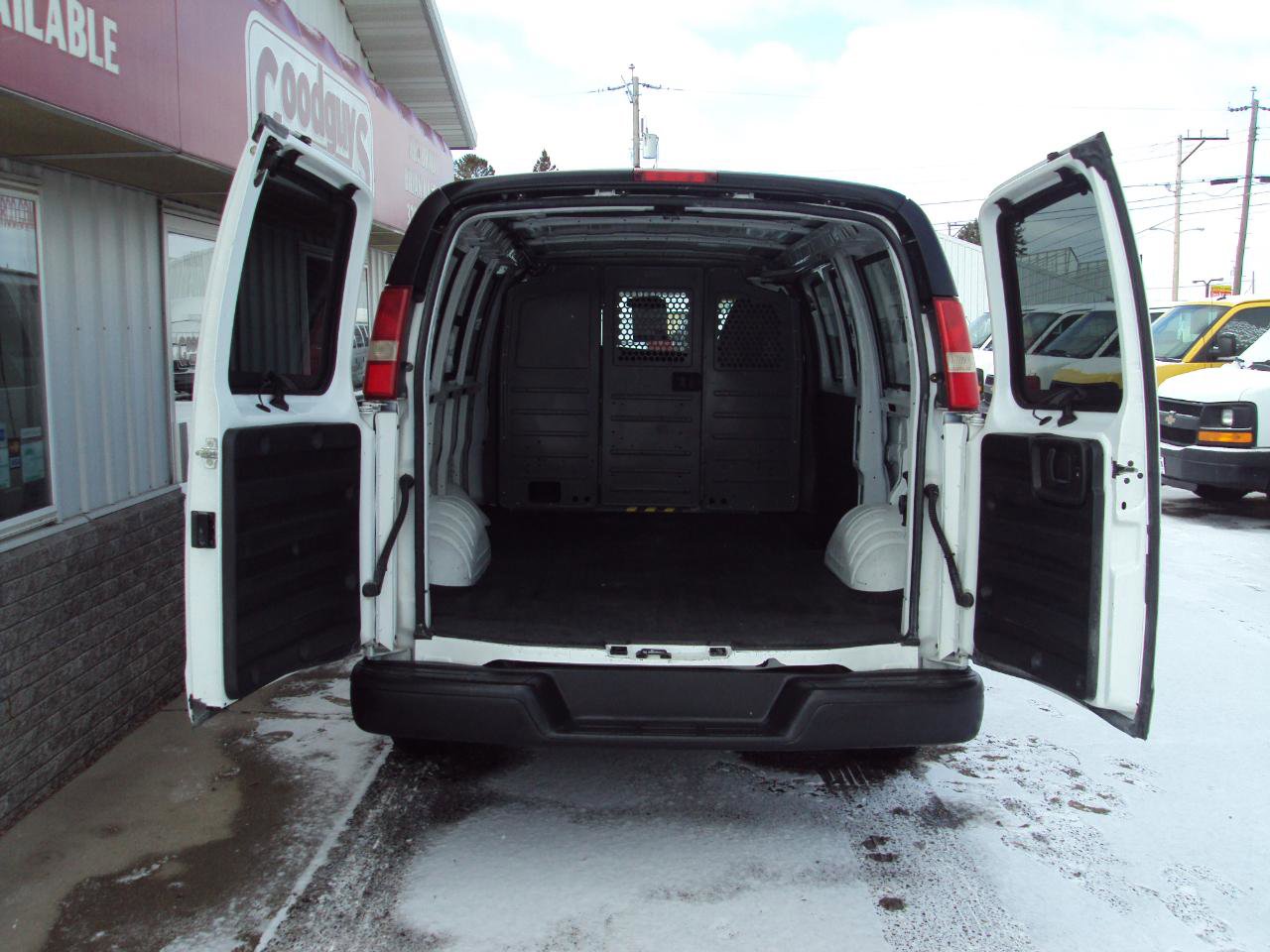 Used 2013 Chevrolet Express 1500 AWD image 7