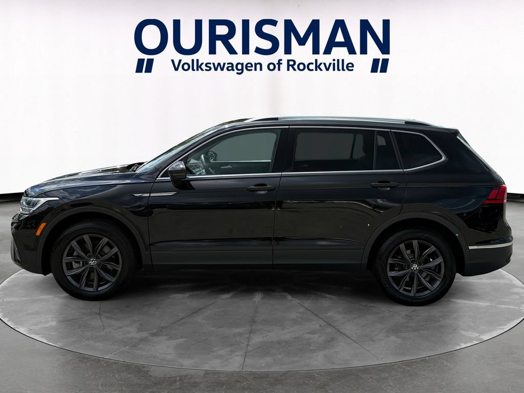 Used 2023 Volkswagen Tiguan SE FWD image 3