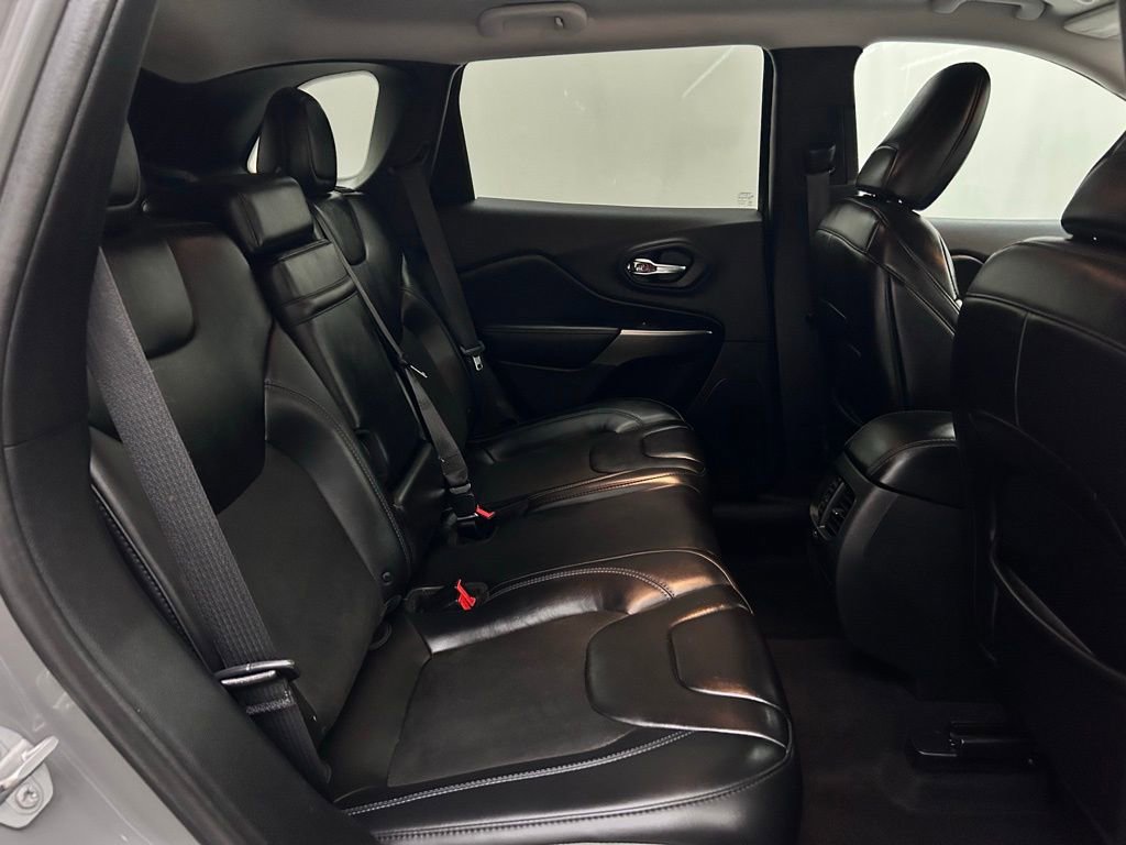 Certified 2019 Jeep Cherokee Latitude Plus AWD/4WD image 15