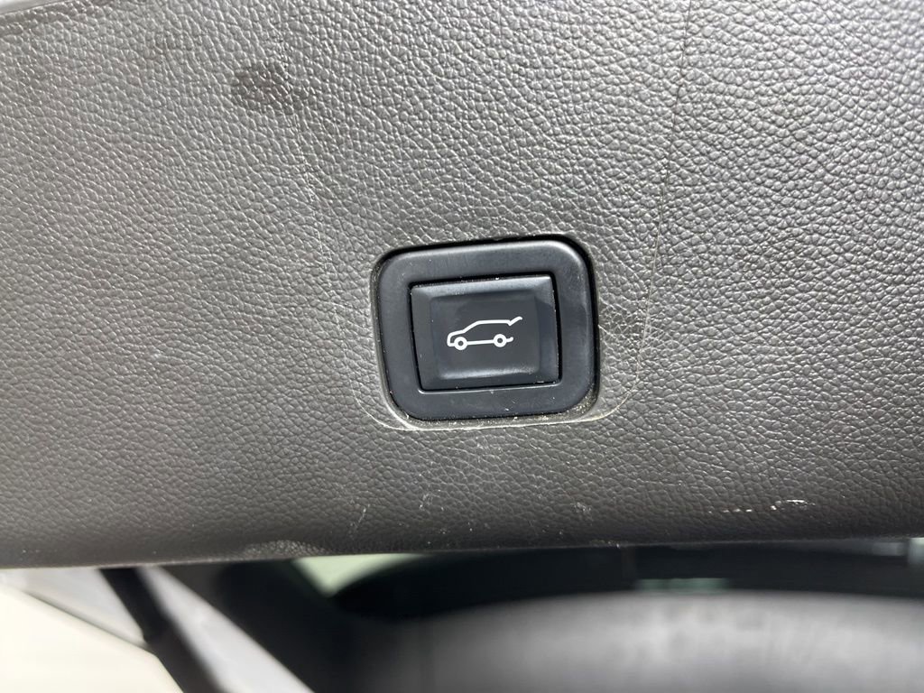 Used 2022 Chevrolet Traverse RS image 12