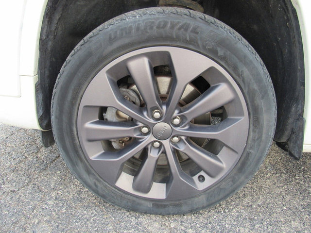 Used 2019 Jeep Cherokee High Altitude AWD/4WD image 10